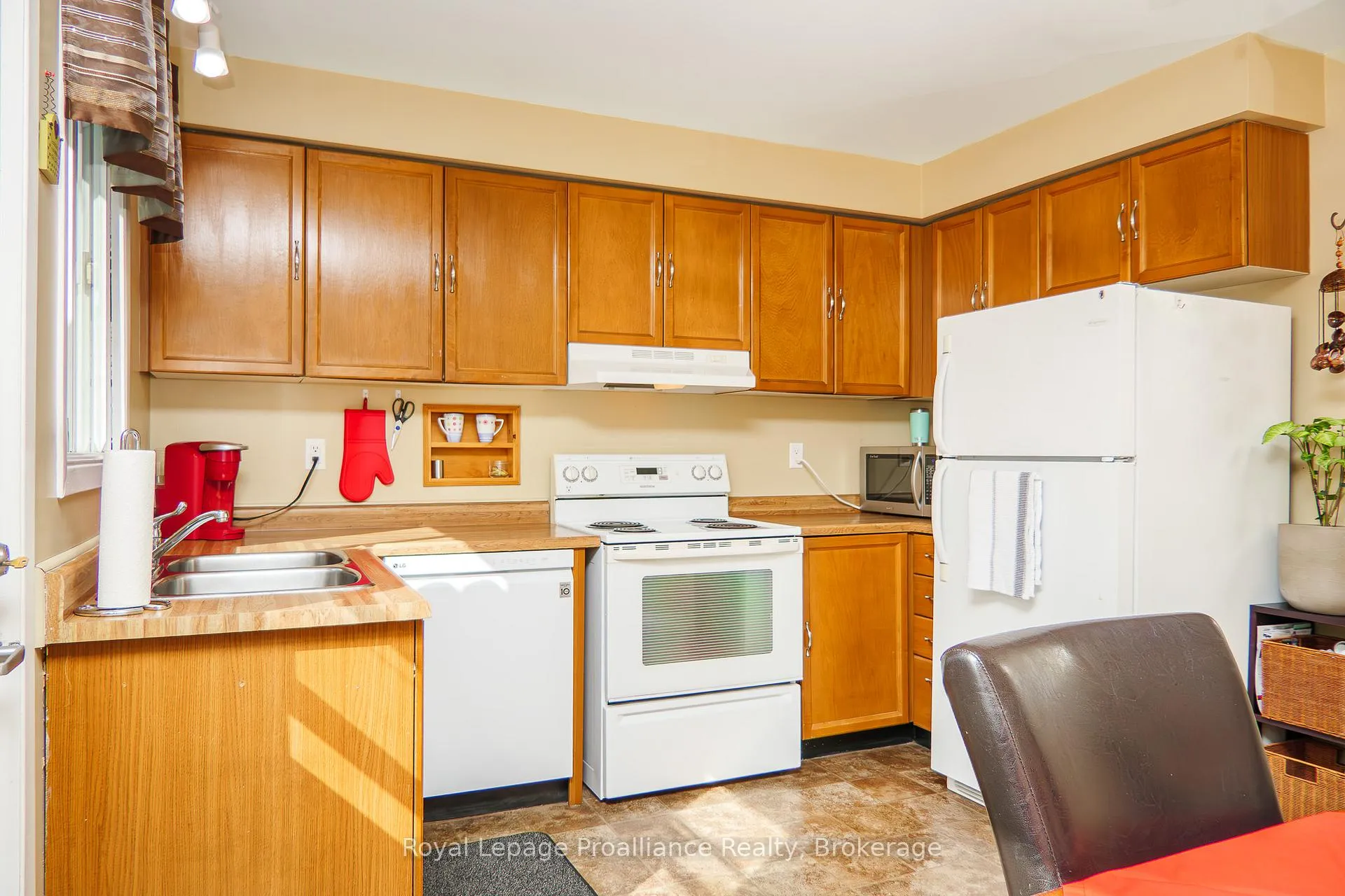Photo 11 of 679 Mackechnie Crescent, Cobourg — HOMEH