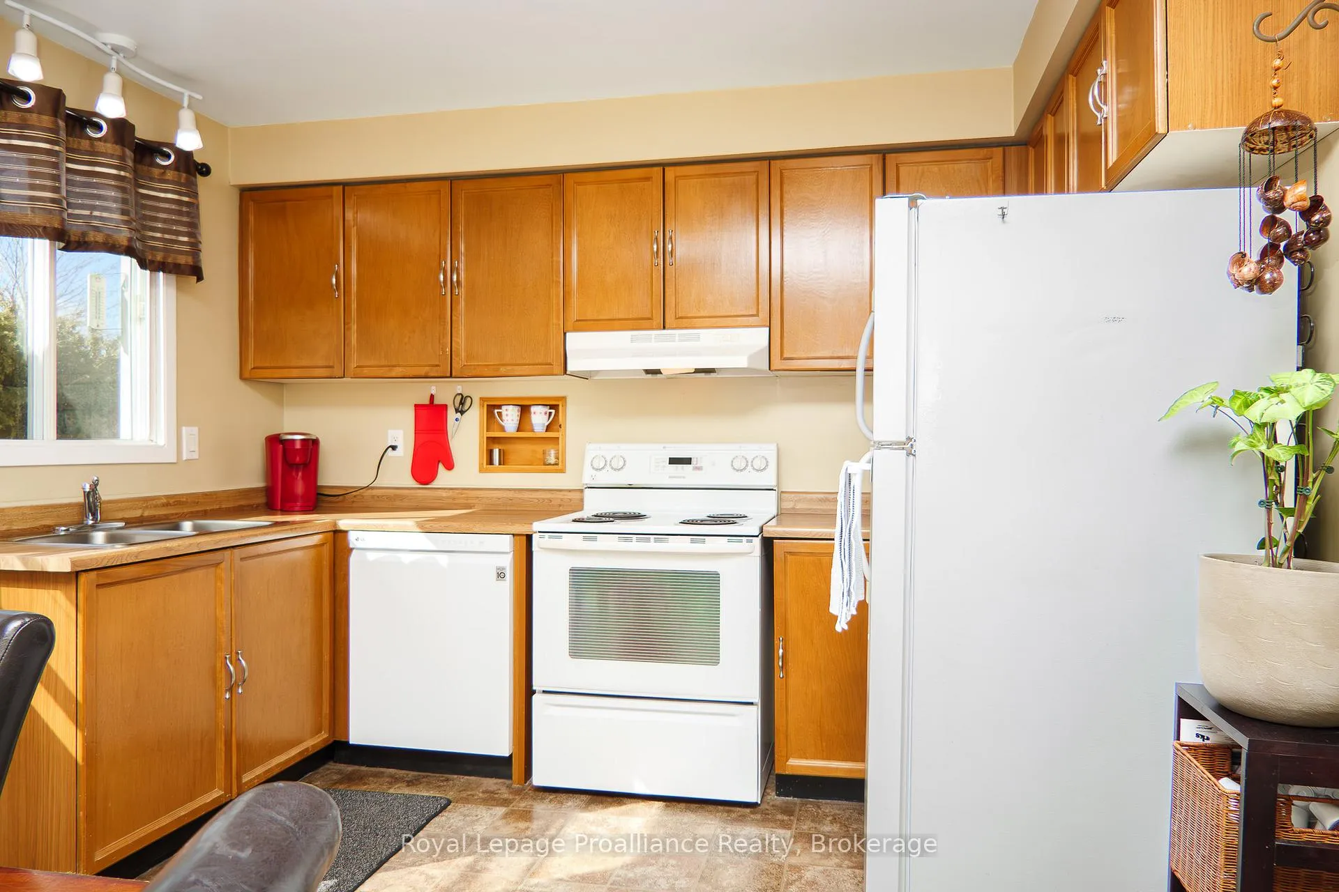 Photo 12 of 679 Mackechnie Crescent, Cobourg — HOMEH