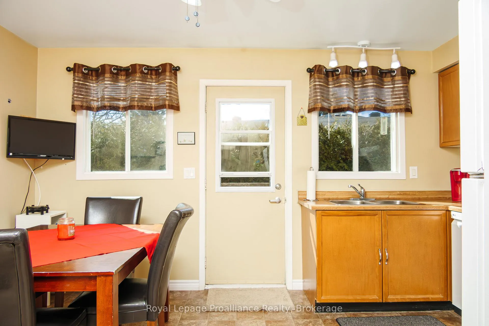 Photo 15 of 679 Mackechnie Crescent, Cobourg — HOMEH