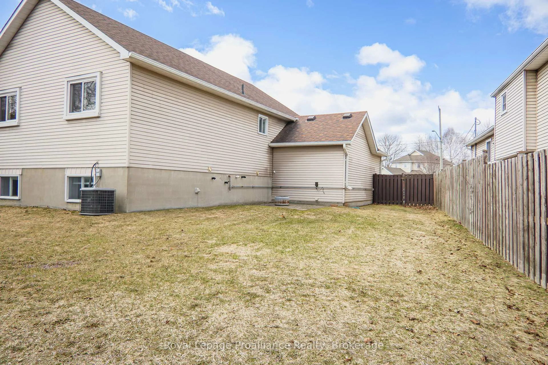 Photo 37 of 679 Mackechnie Crescent, Cobourg — HOMEH