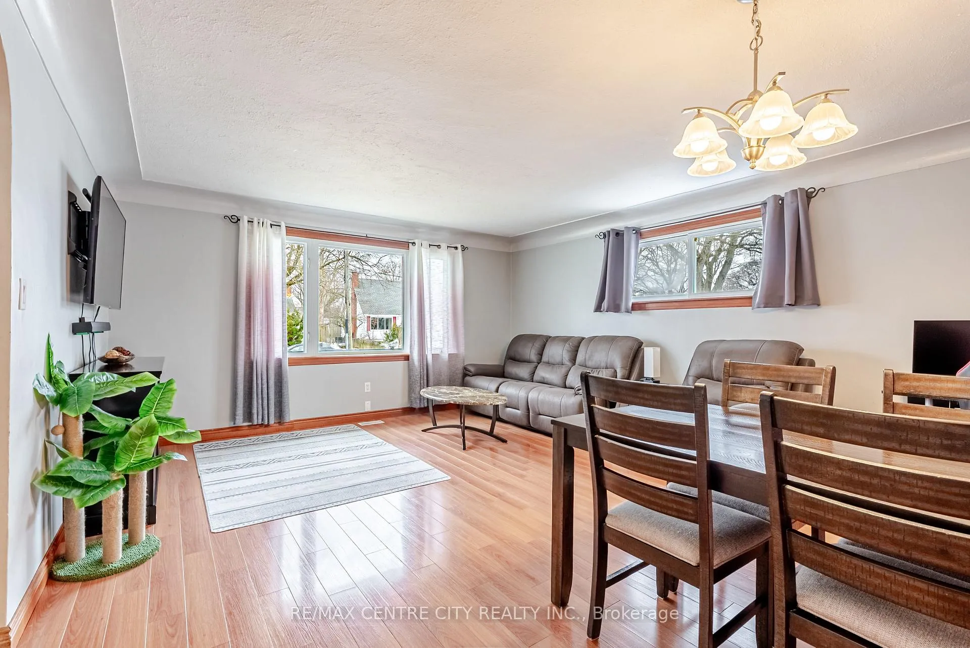 Photo 10 of 29 York Street, Aylmer — HOMEH
