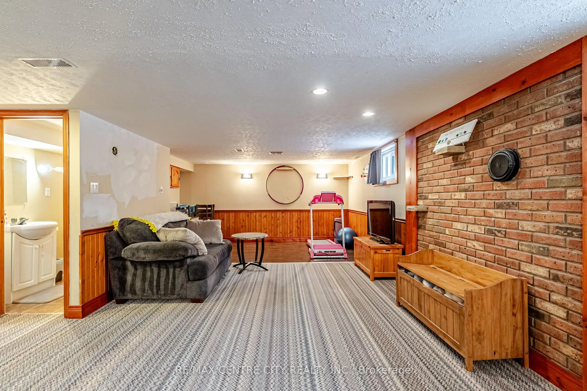Photo 18 of 29 York Street, Aylmer — HOMEH