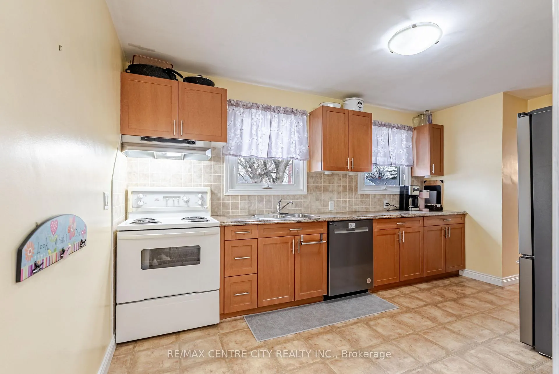 Photo 19 of 29 York Street, Aylmer — HOMEH