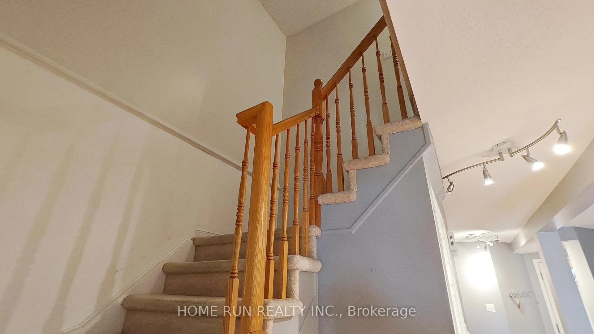Photo 14 of 152 Thornbury Crescent, Ottawa, Centrepointe — HOMEH