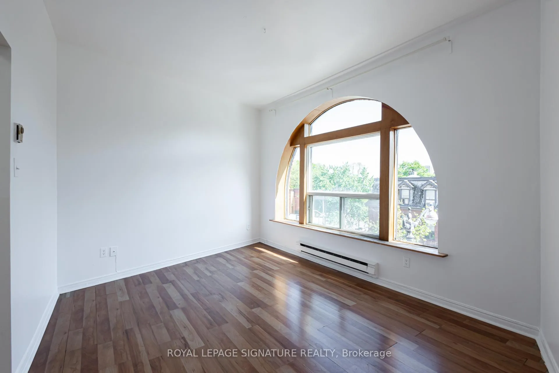 Photo 3 of Unit 3, 3040 Dundas Street W, Toronto, Junction Area — HOMEH