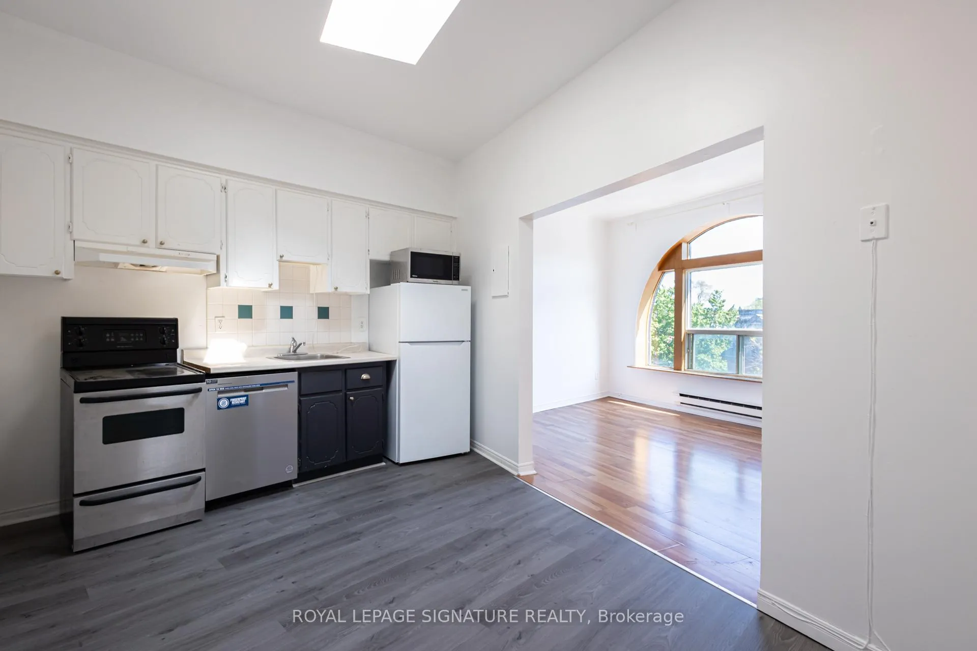 Photo 4 of Unit 3, 3040 Dundas Street W, Toronto, Junction Area — HOMEH