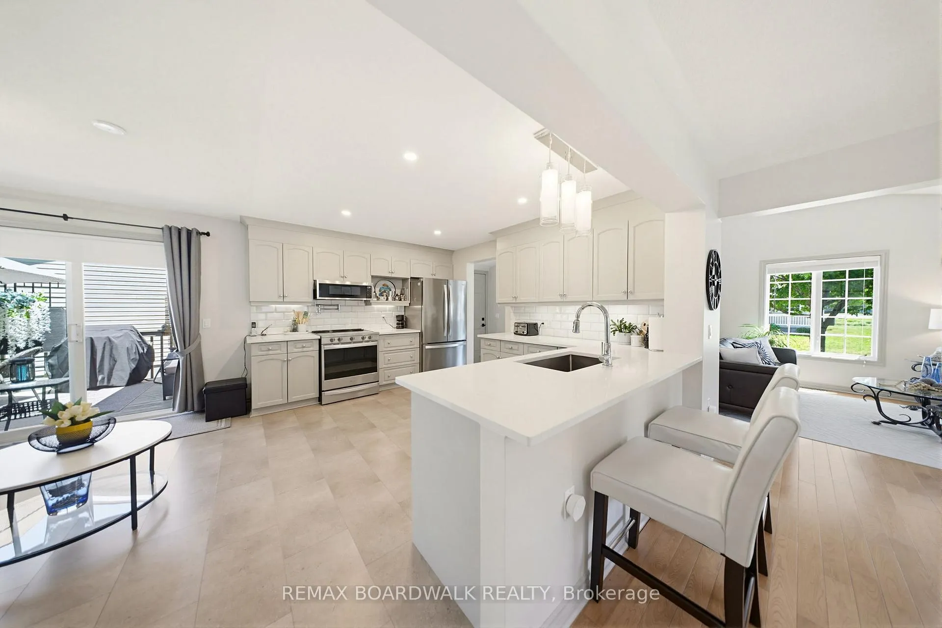 Photo 12 of 1013 Ada Barrington Private, Ottawa, Greely — HOMEH