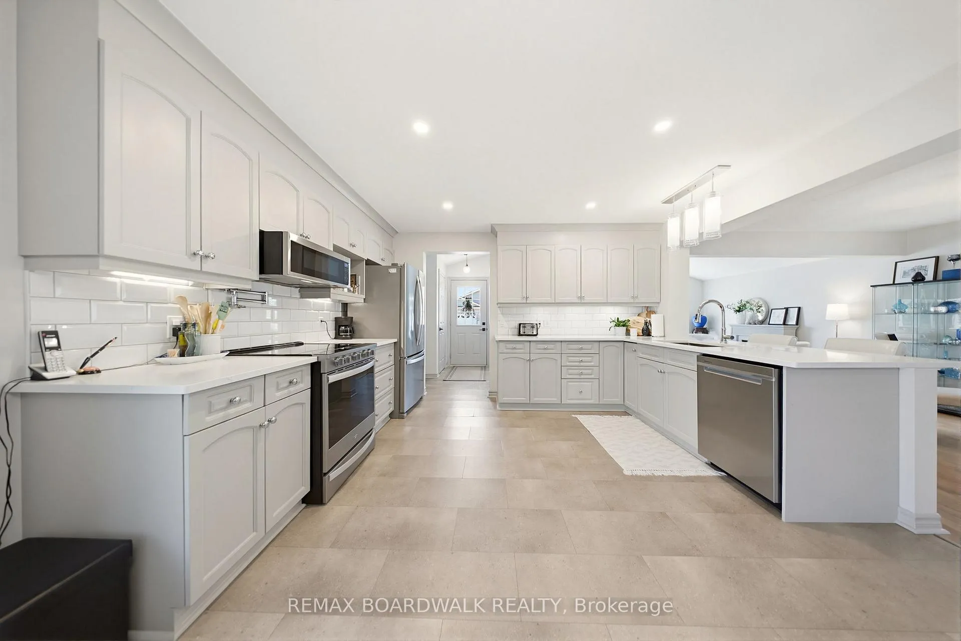 Photo 14 of 1013 Ada Barrington Private, Ottawa, Greely — HOMEH