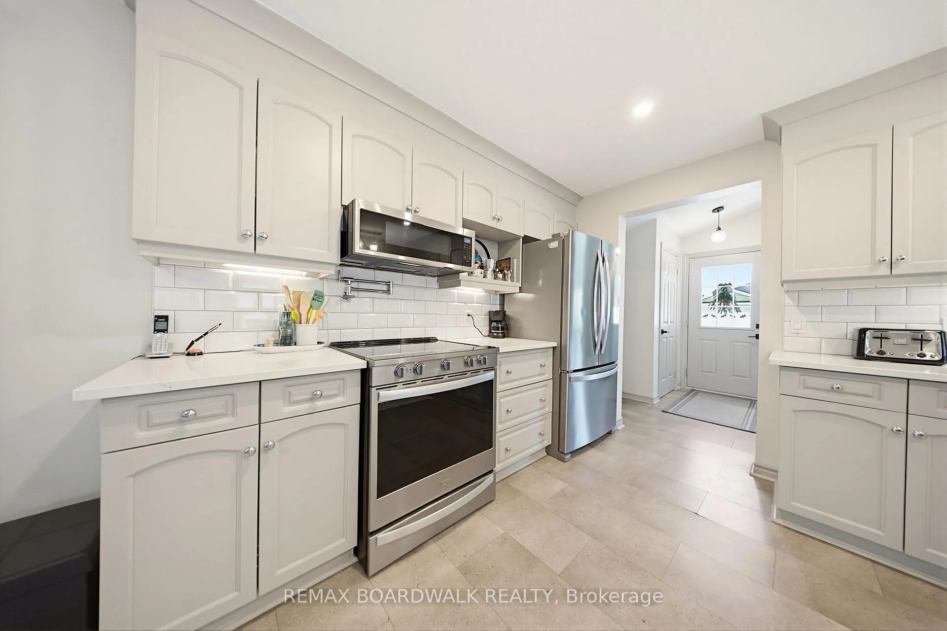 Photo 15 of 1013 Ada Barrington Private, Ottawa, Greely — HOMEH
