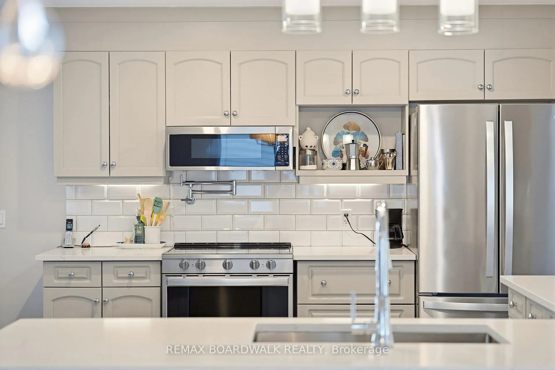 Photo 16 of 1013 Ada Barrington Private, Ottawa, Greely — HOMEH