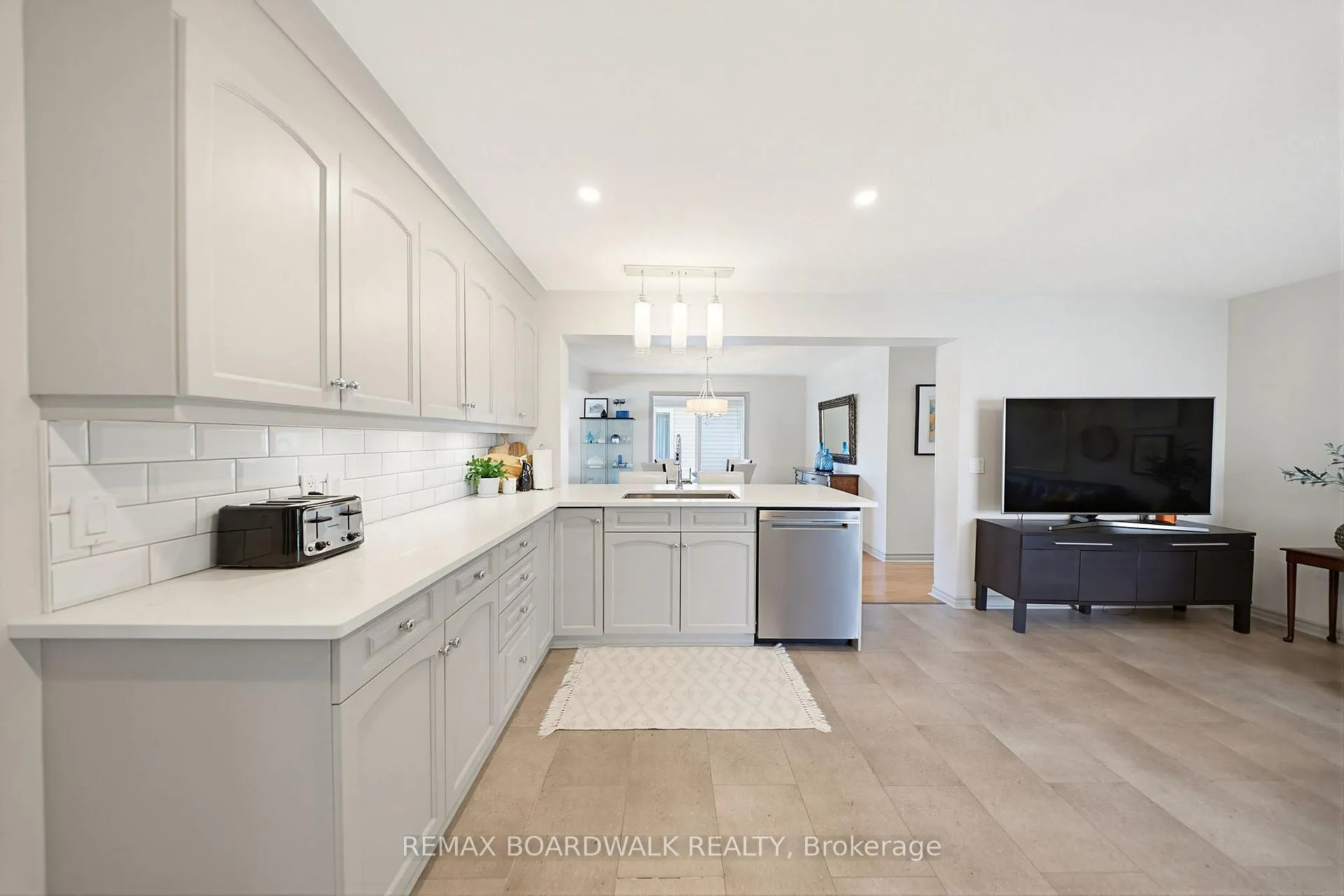 Photo 17 of 1013 Ada Barrington Private, Ottawa, Greely — HOMEH