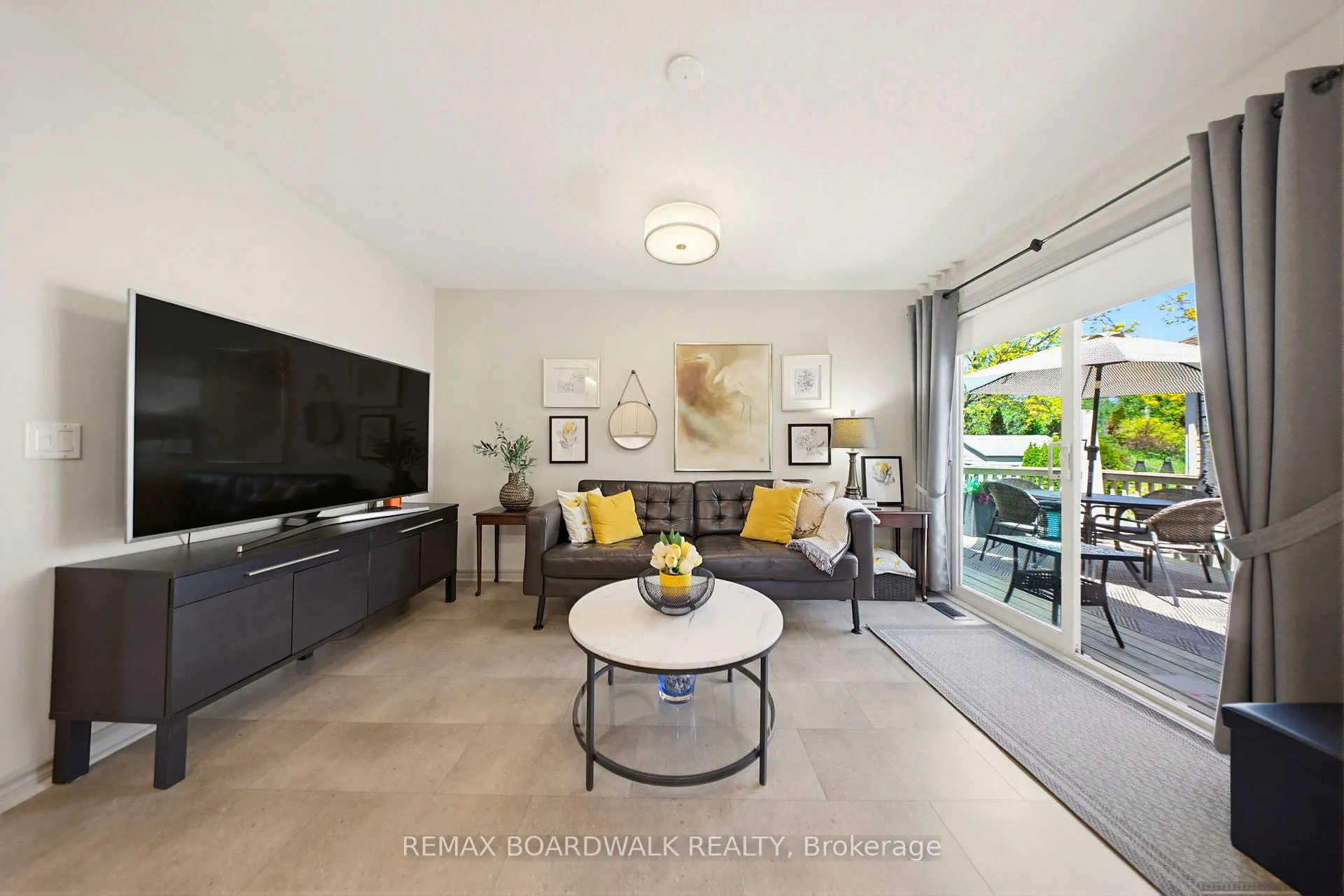 Photo 18 of 1013 Ada Barrington Private, Ottawa, Greely — HOMEH