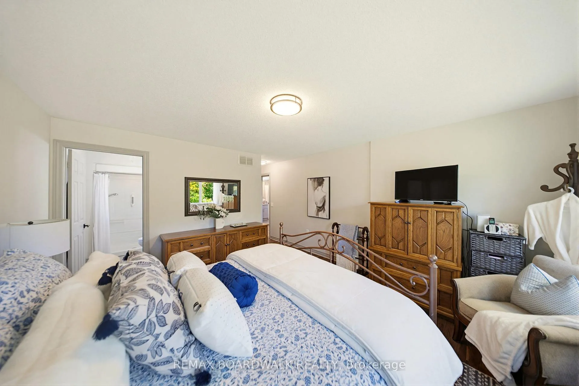 Photo 24 of 1013 Ada Barrington Private, Ottawa, Greely — HOMEH