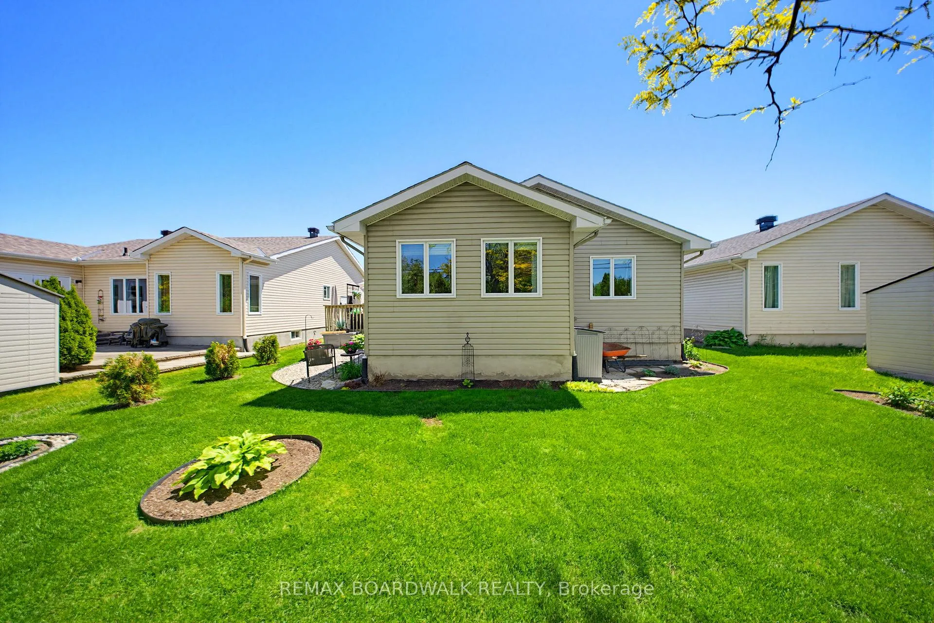 Photo 34 of 1013 Ada Barrington Private, Ottawa, Greely — HOMEH
