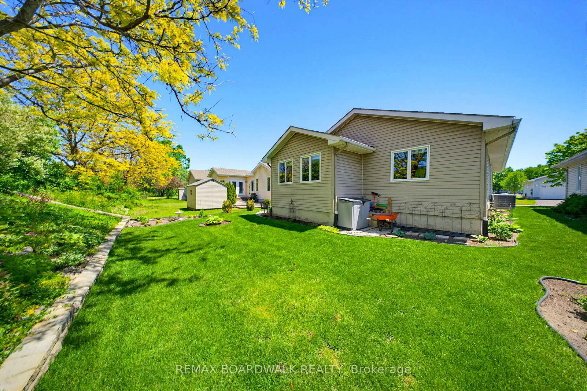 Photo 35 of 1013 Ada Barrington Private, Ottawa, Greely — HOMEH