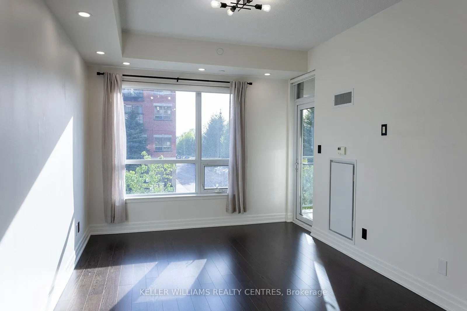 Photo 4 of Unit 216, 111 Civic Square Gate W, Aurora, Bayview Wellington — HOMEH