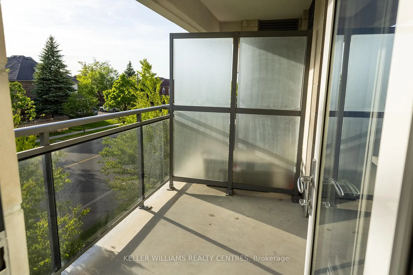Photo 13 of Unit 216, 111 Civic Square Gate W, Aurora, Bayview Wellington — HOMEH