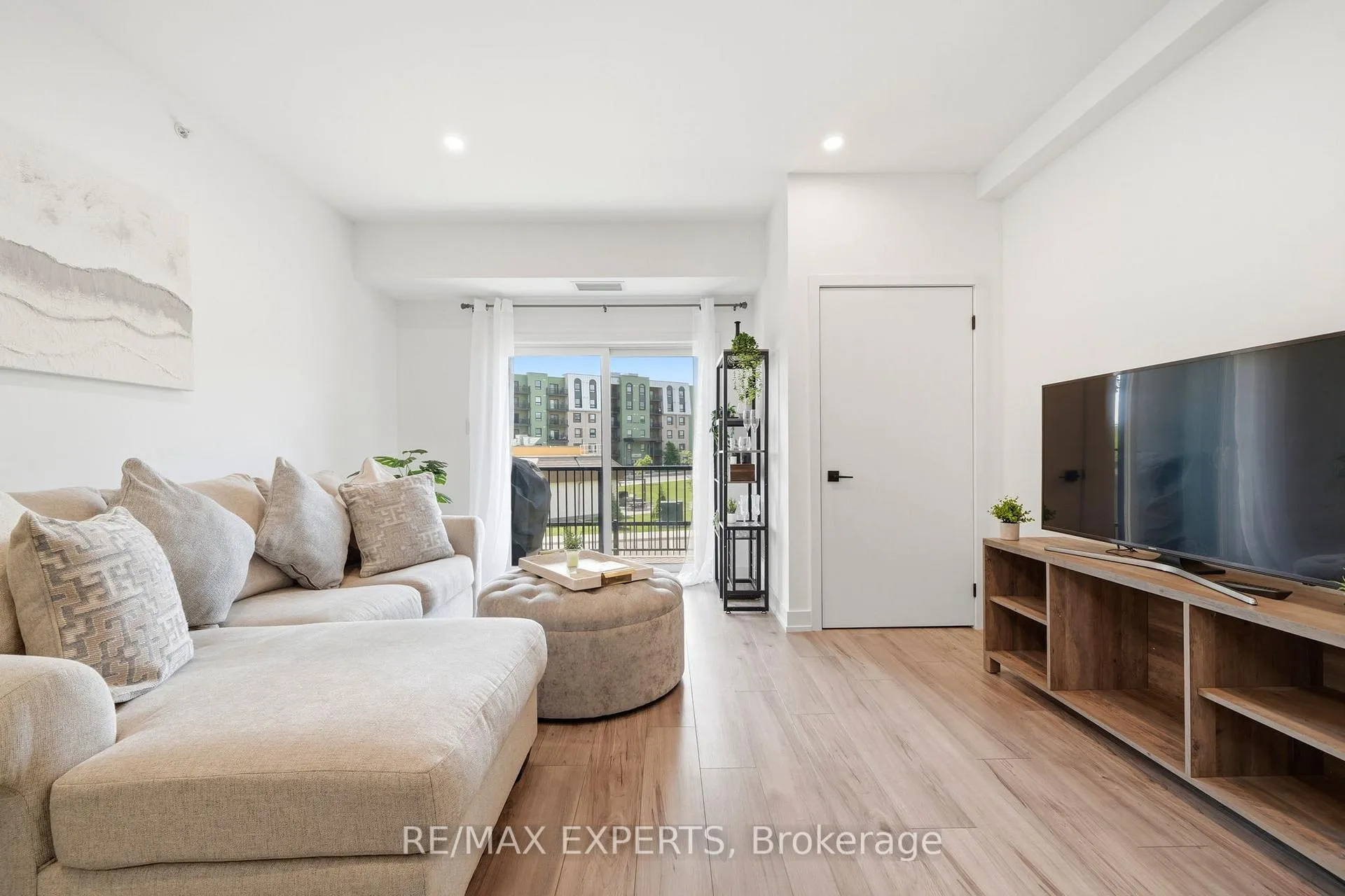 Photo 6 of Unit 103, 4 Spice Way, Barrie, Rural Barrie Southeast — HOMEH