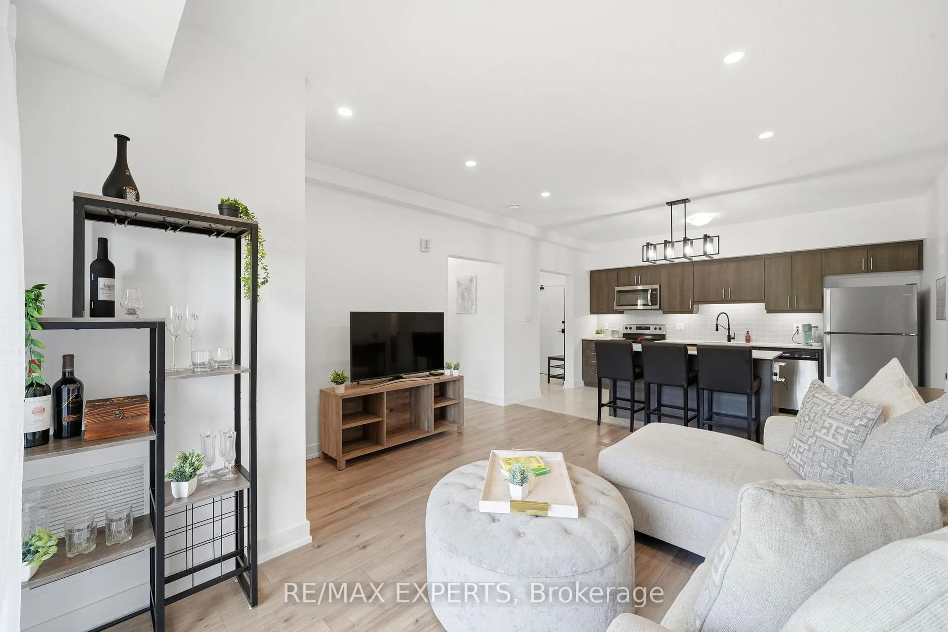 Photo 8 of Unit 103, 4 Spice Way, Barrie, Rural Barrie Southeast — HOMEH