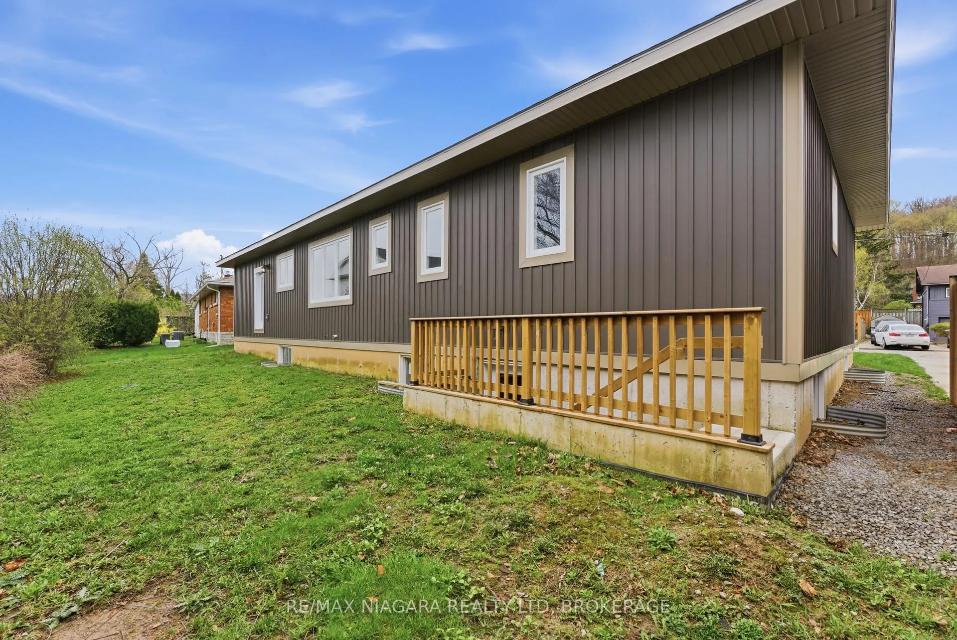 Photo 4 of 17 Glenbarr Road, St. Catharines, Glendale/Glenridge — HOMEH