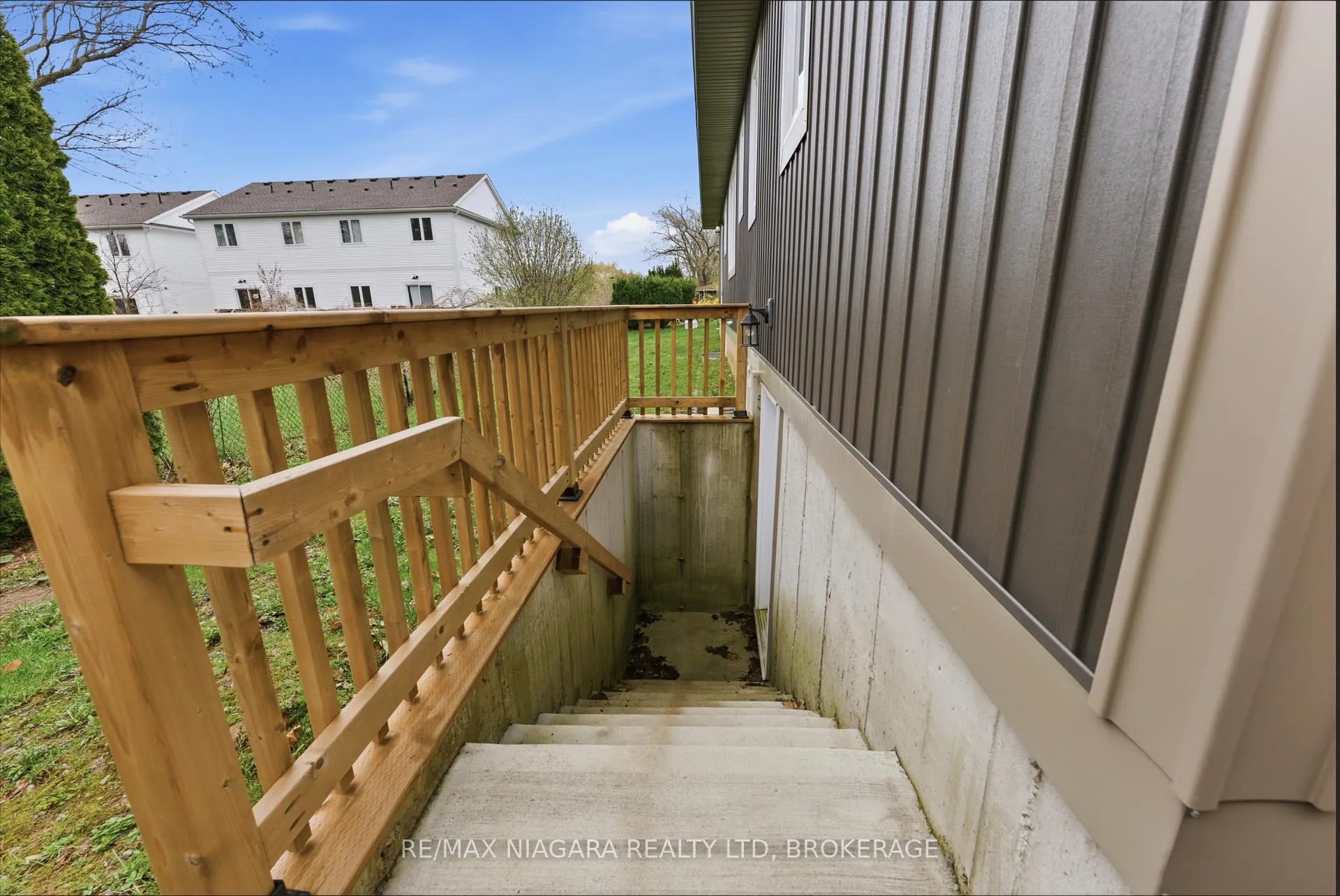 Photo 5 of 17 Glenbarr Road, St. Catharines, Glendale/Glenridge — HOMEH