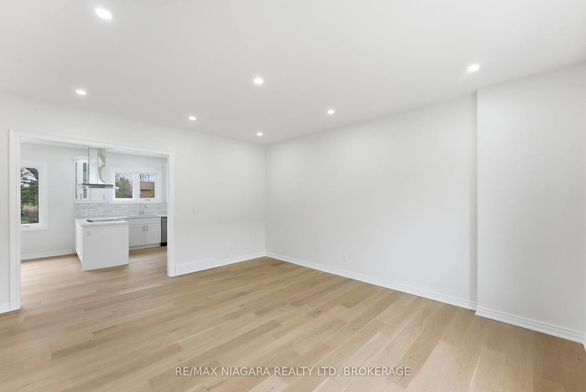 Photo 7 of 17 Glenbarr Road, St. Catharines, Glendale/Glenridge — HOMEH
