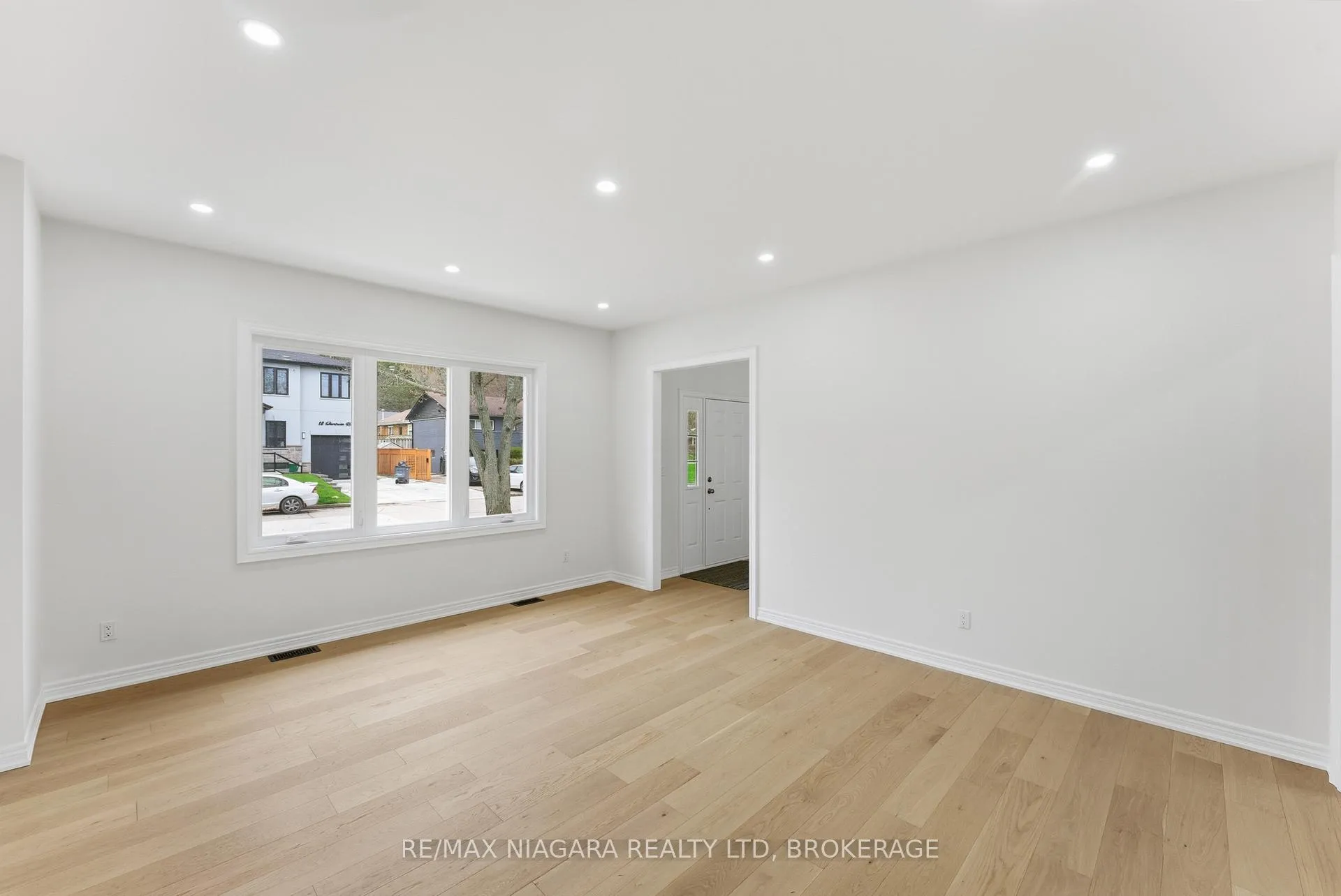 Photo 9 of 17 Glenbarr Road, St. Catharines, Glendale/Glenridge — HOMEH