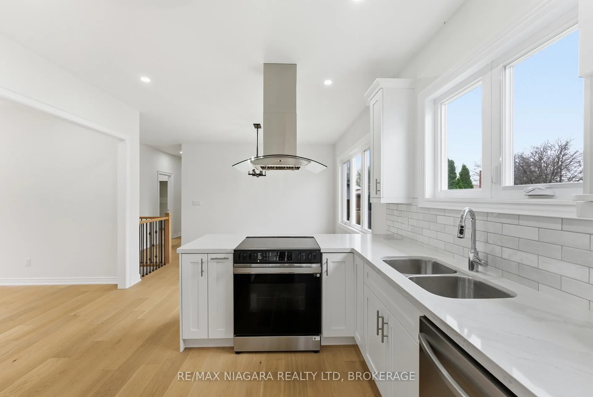 Photo 14 of 17 Glenbarr Road, St. Catharines, Glendale/Glenridge — HOMEH