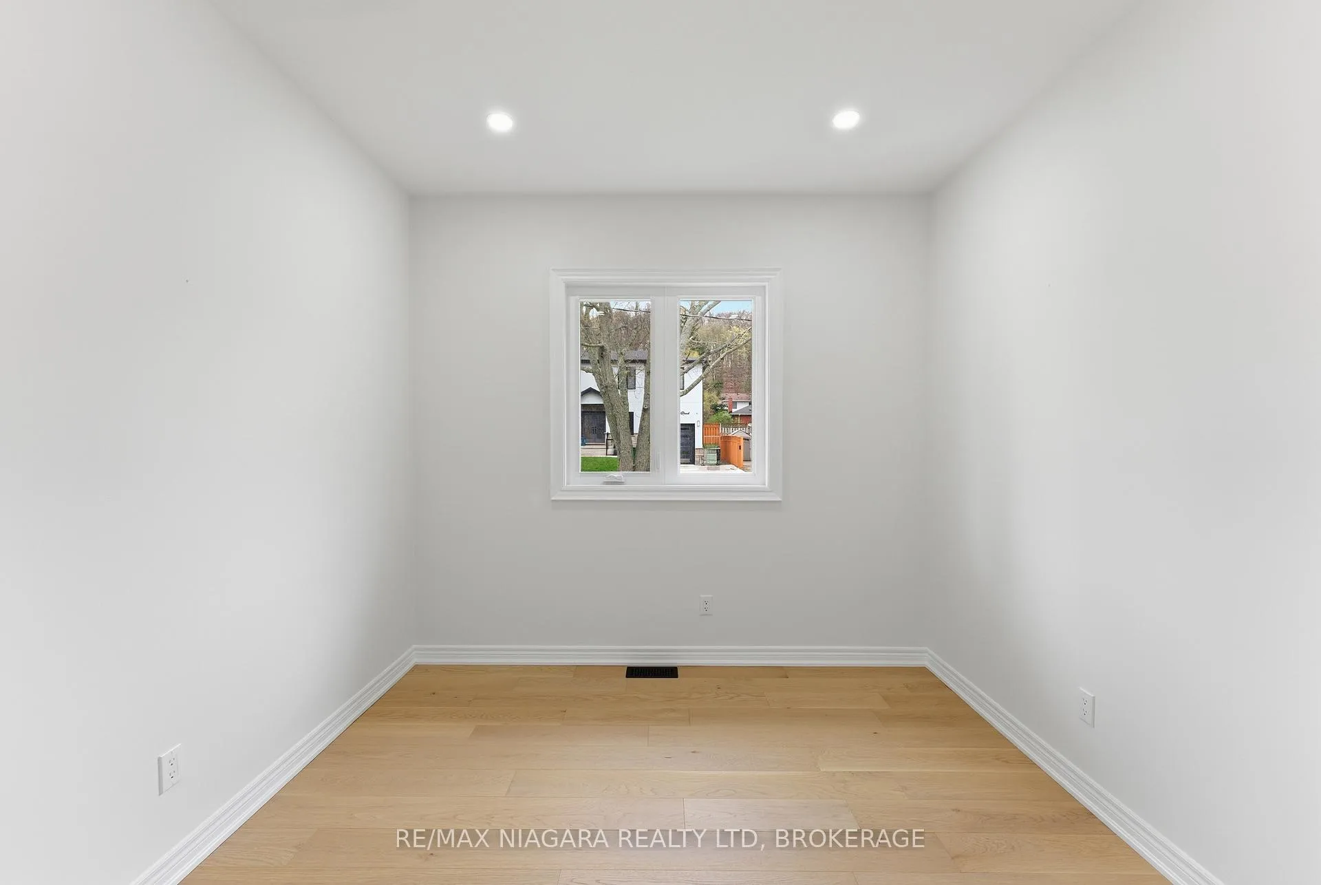 Photo 19 of 17 Glenbarr Road, St. Catharines, Glendale/Glenridge — HOMEH