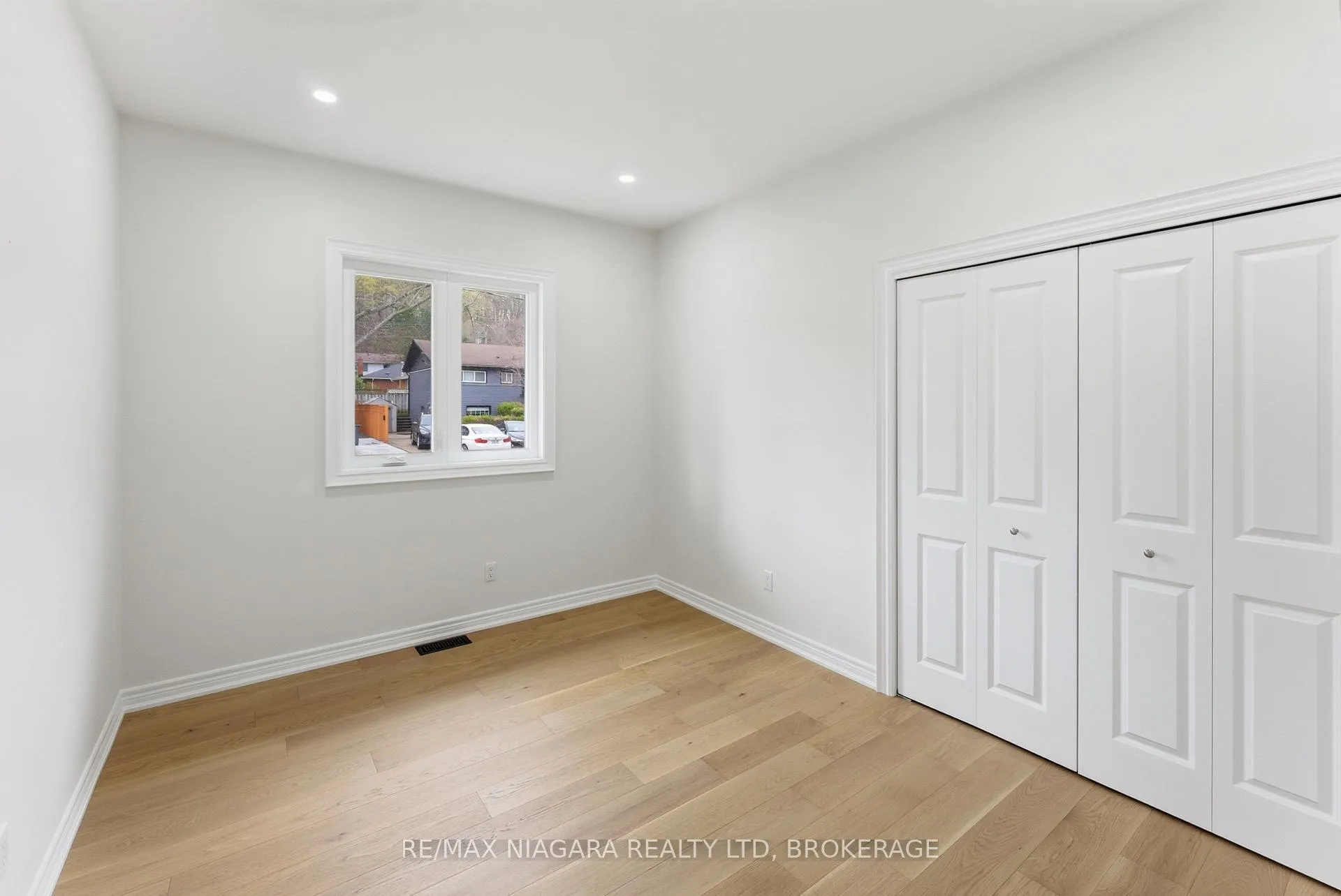 Photo 21 of 17 Glenbarr Road, St. Catharines, Glendale/Glenridge — HOMEH