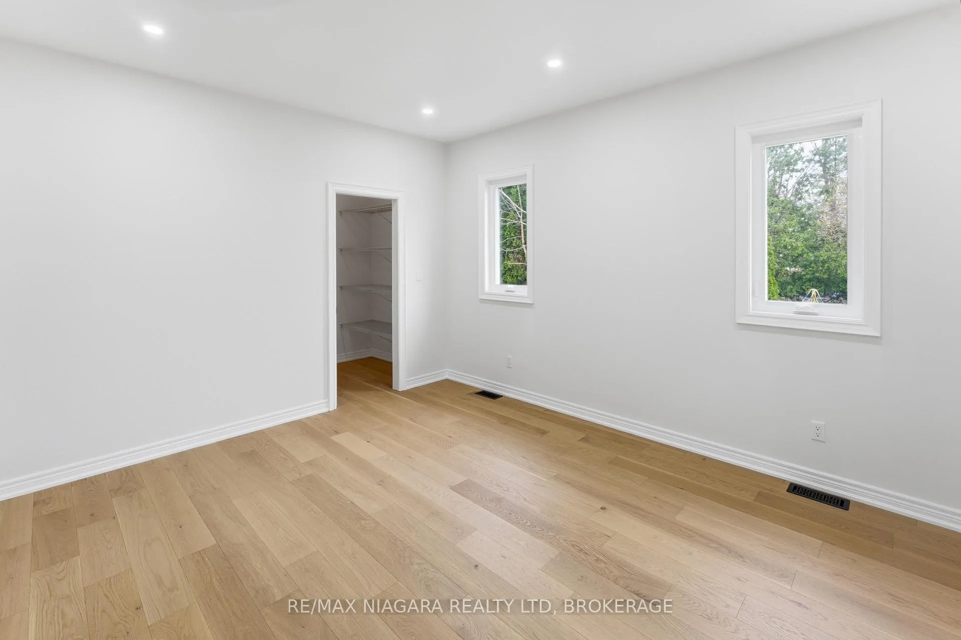 Photo 27 of 17 Glenbarr Road, St. Catharines, Glendale/Glenridge — HOMEH