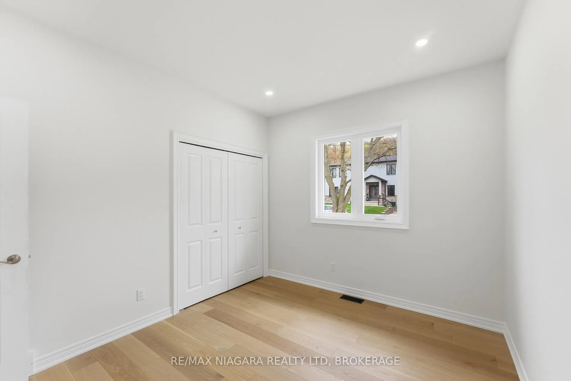 Photo 29 of 17 Glenbarr Road, St. Catharines, Glendale/Glenridge — HOMEH