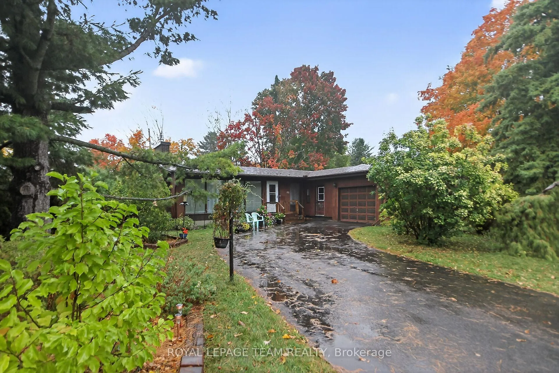 Photo 2 of 46 Quinpool Crescent, Ottawa, Arbeatha Park — HOMEH