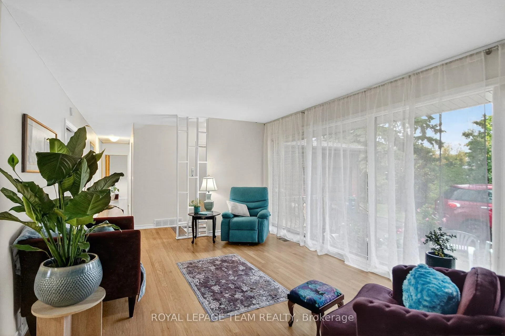 Photo 3 of 46 Quinpool Crescent, Ottawa, Arbeatha Park — HOMEH