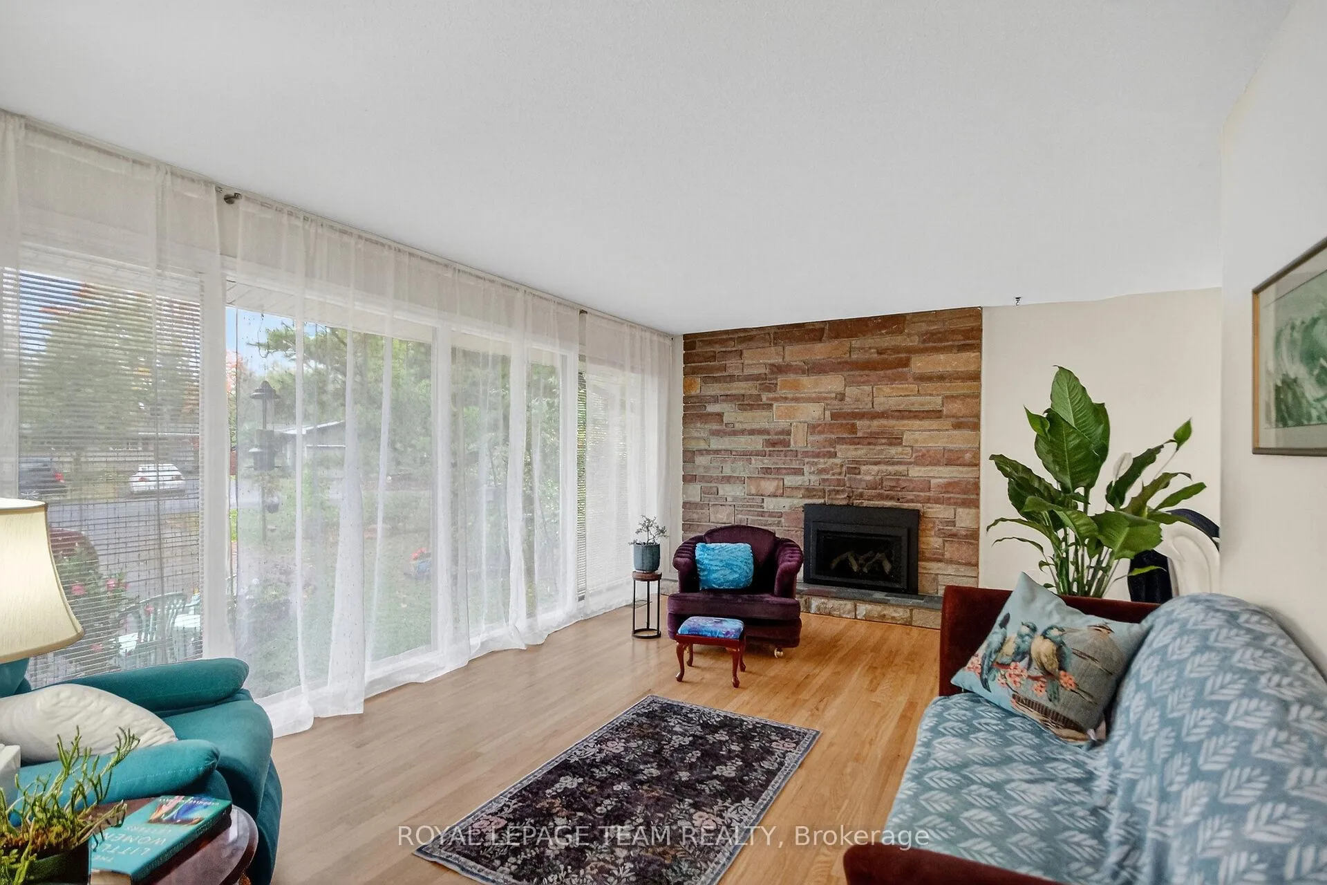 Photo 4 of 46 Quinpool Crescent, Ottawa, Arbeatha Park — HOMEH
