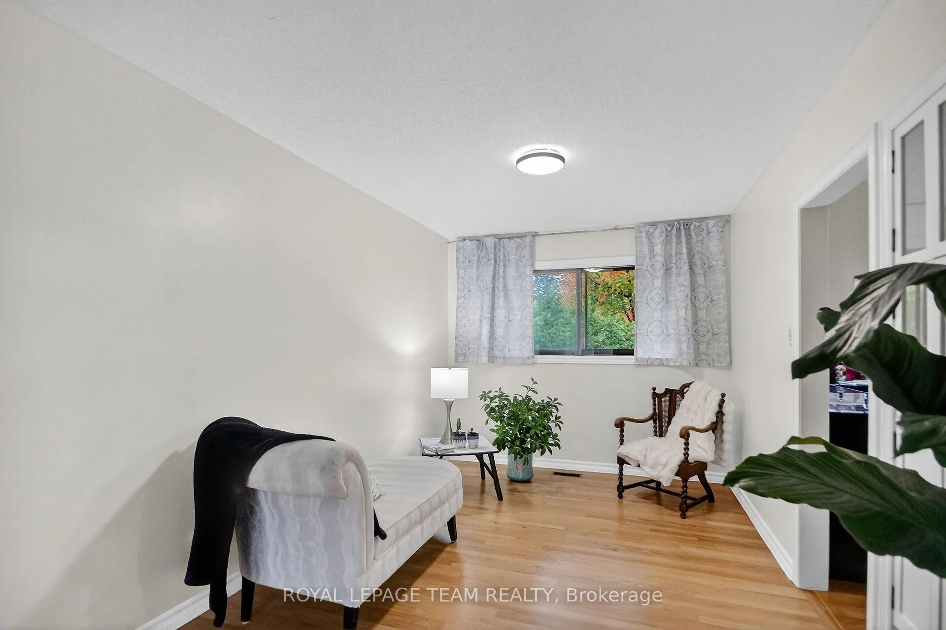 Photo 7 of 46 Quinpool Crescent, Ottawa, Arbeatha Park — HOMEH