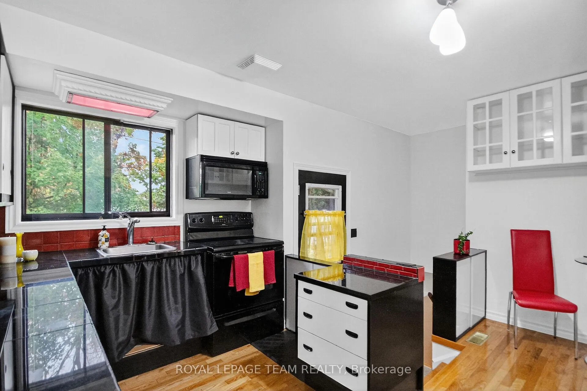 Photo 9 of 46 Quinpool Crescent, Ottawa, Arbeatha Park — HOMEH