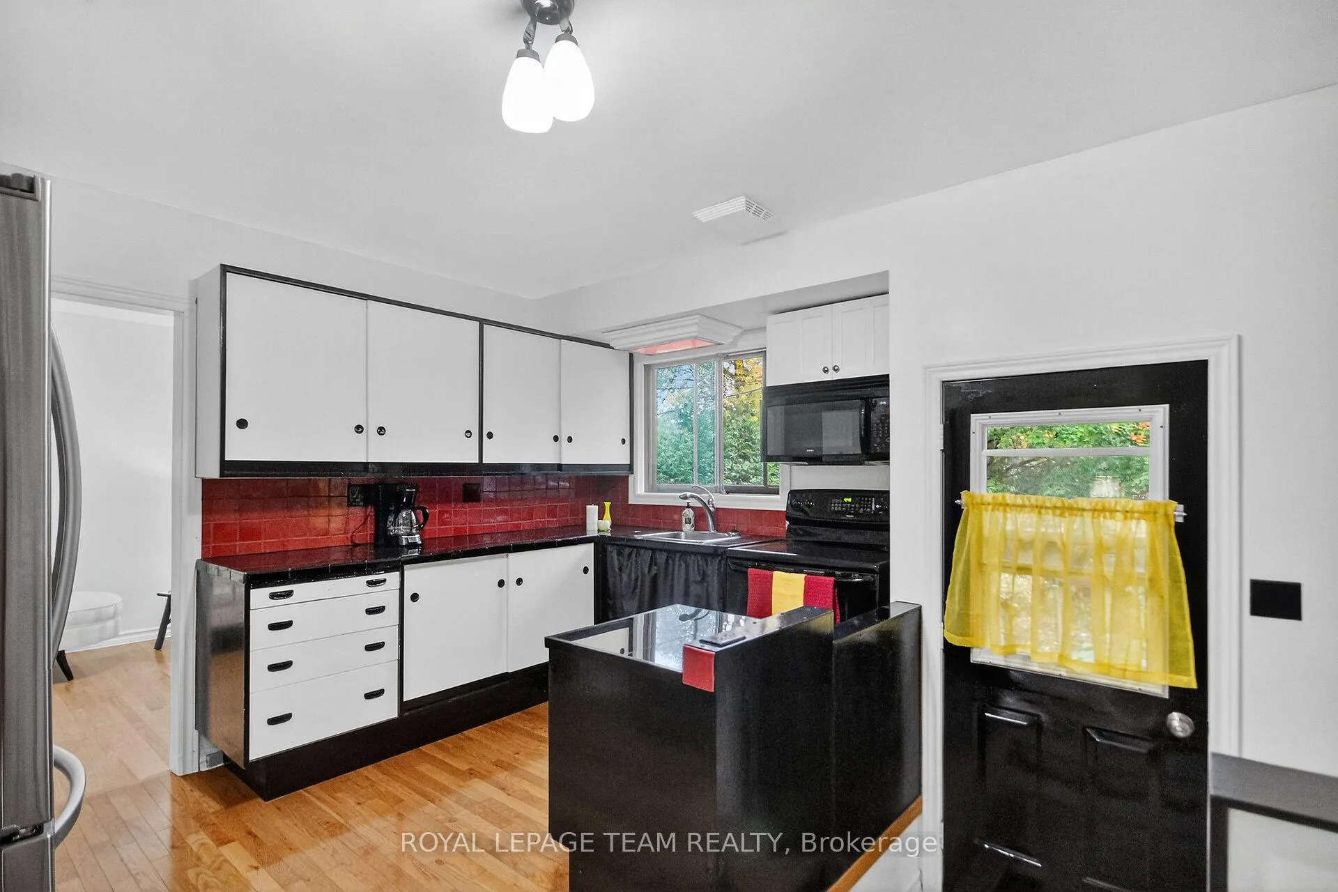 Photo 11 of 46 Quinpool Crescent, Ottawa, Arbeatha Park — HOMEH