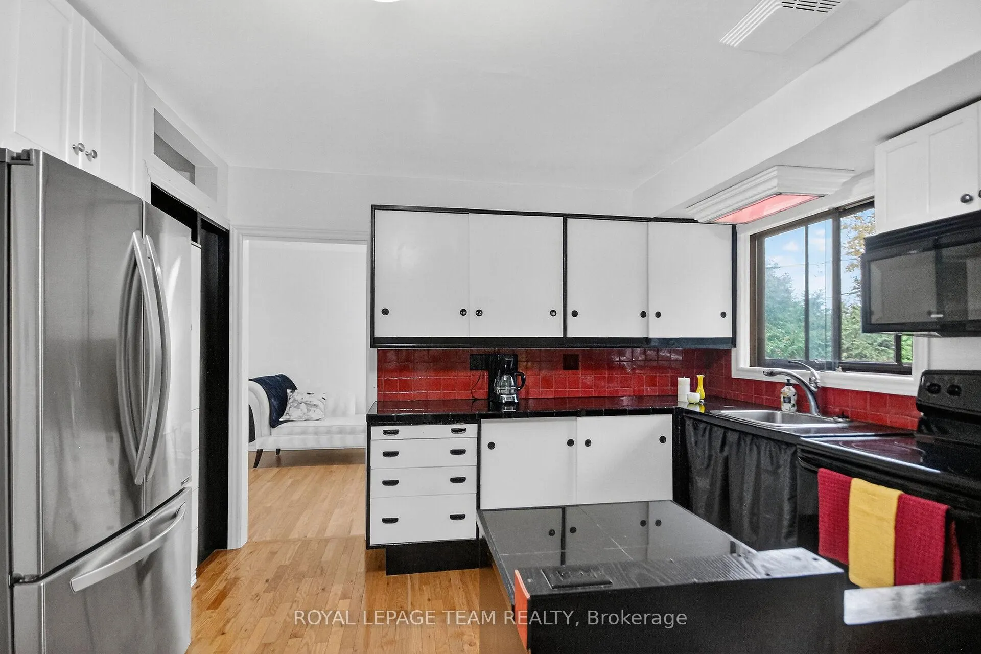 Photo 12 of 46 Quinpool Crescent, Ottawa, Arbeatha Park — HOMEH