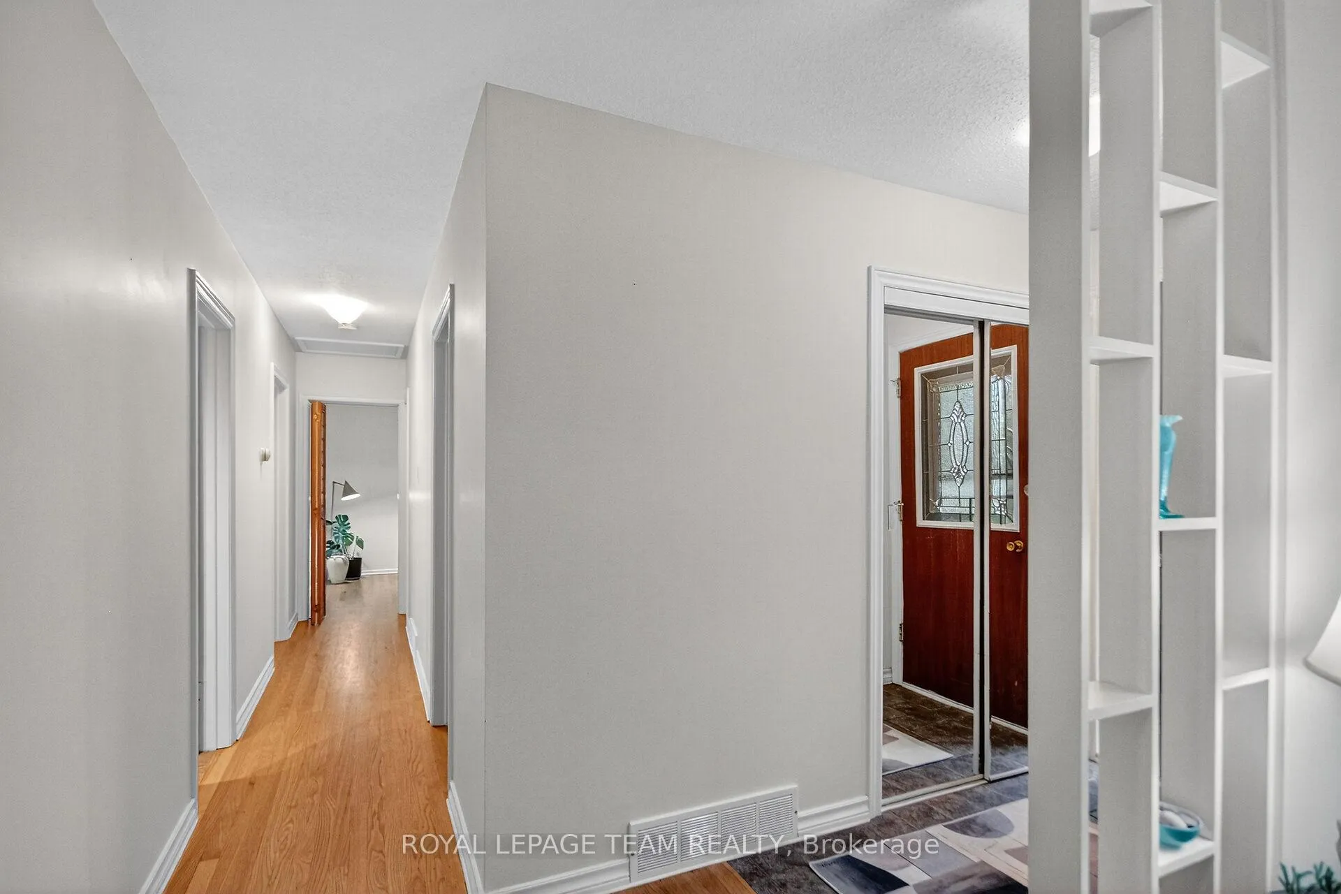 Photo 14 of 46 Quinpool Crescent, Ottawa, Arbeatha Park — HOMEH