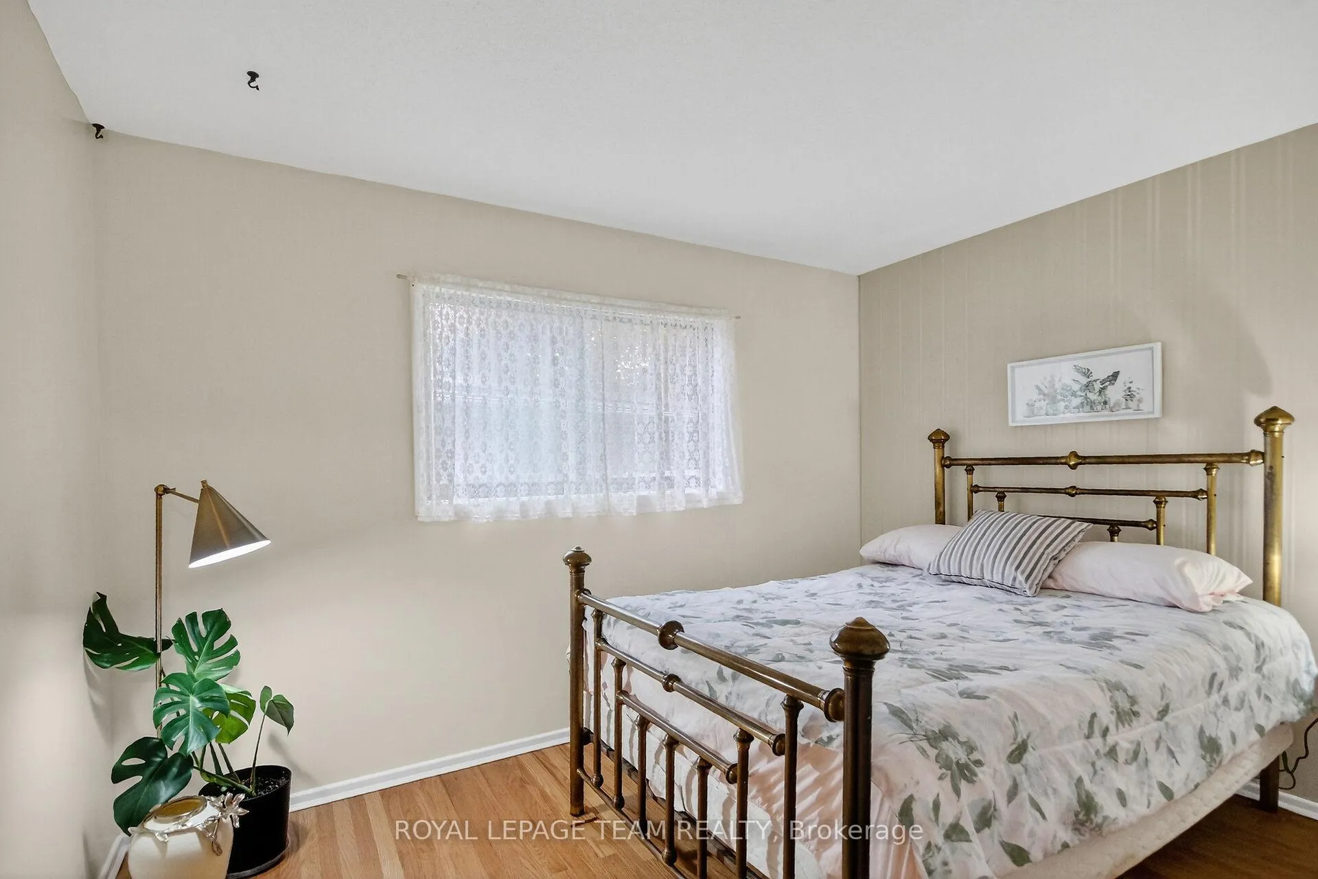 Photo 18 of 46 Quinpool Crescent, Ottawa, Arbeatha Park — HOMEH