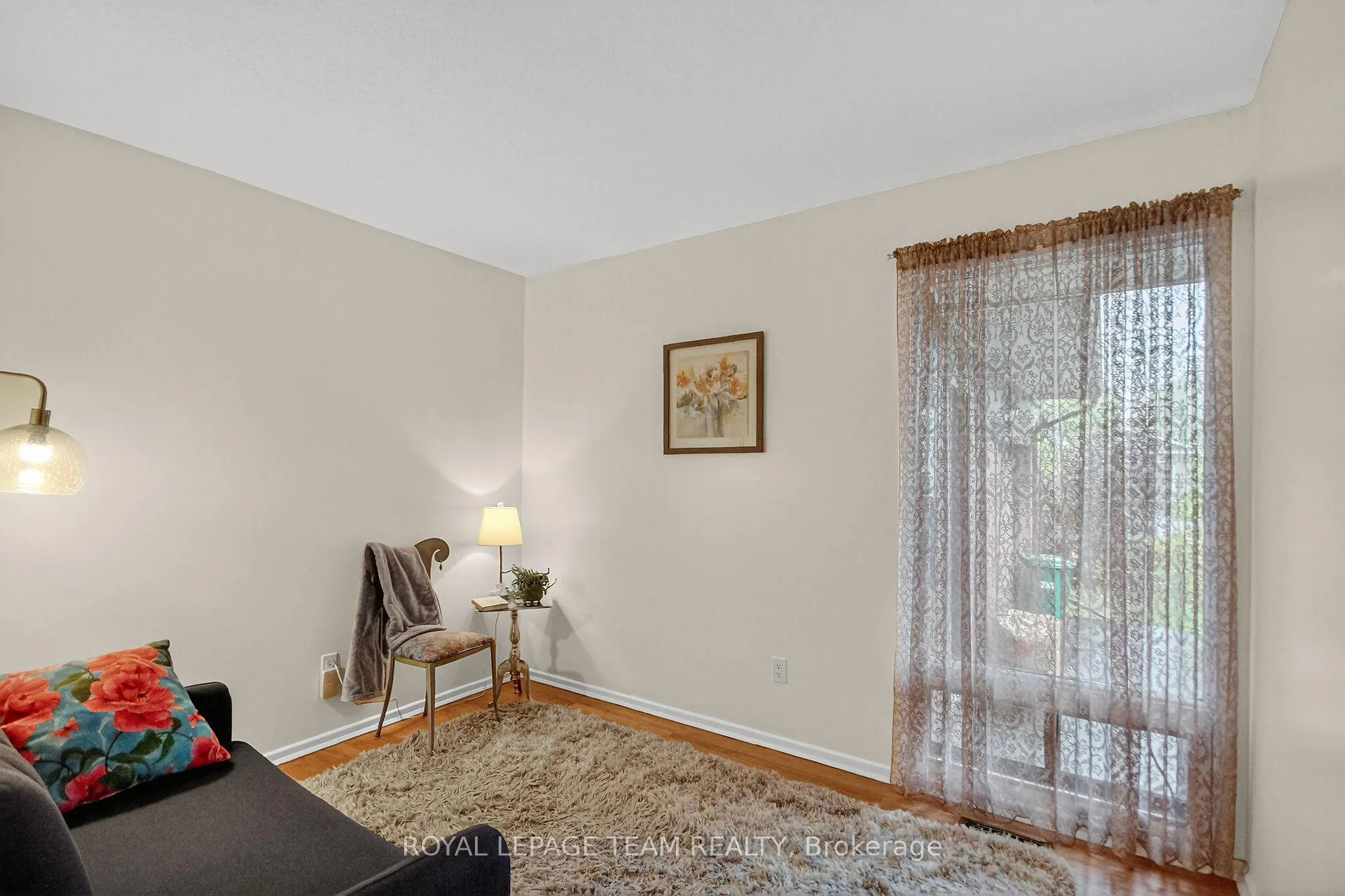Photo 20 of 46 Quinpool Crescent, Ottawa, Arbeatha Park — HOMEH