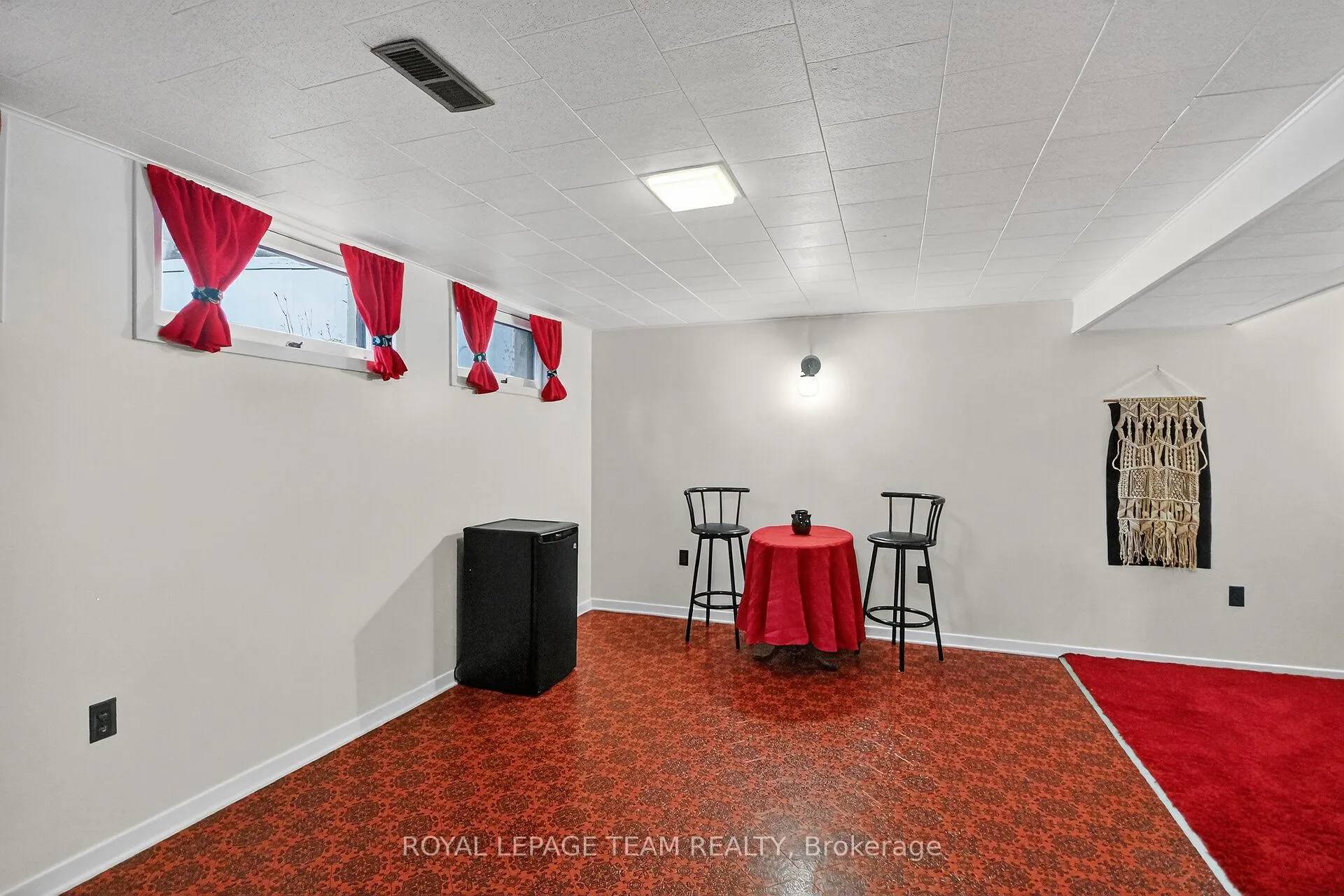 Photo 24 of 46 Quinpool Crescent, Ottawa, Arbeatha Park — HOMEH