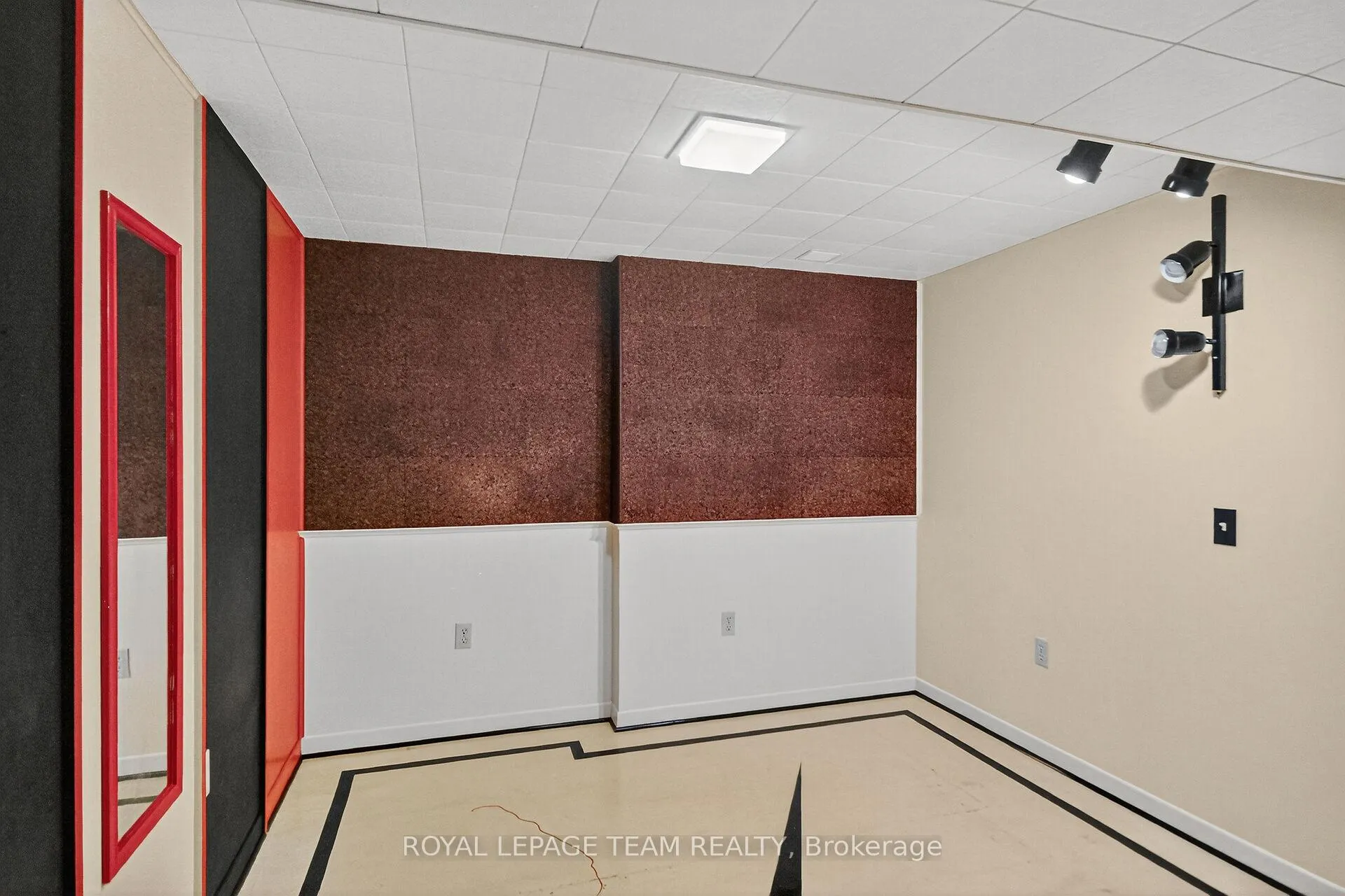 Photo 26 of 46 Quinpool Crescent, Ottawa, Arbeatha Park — HOMEH