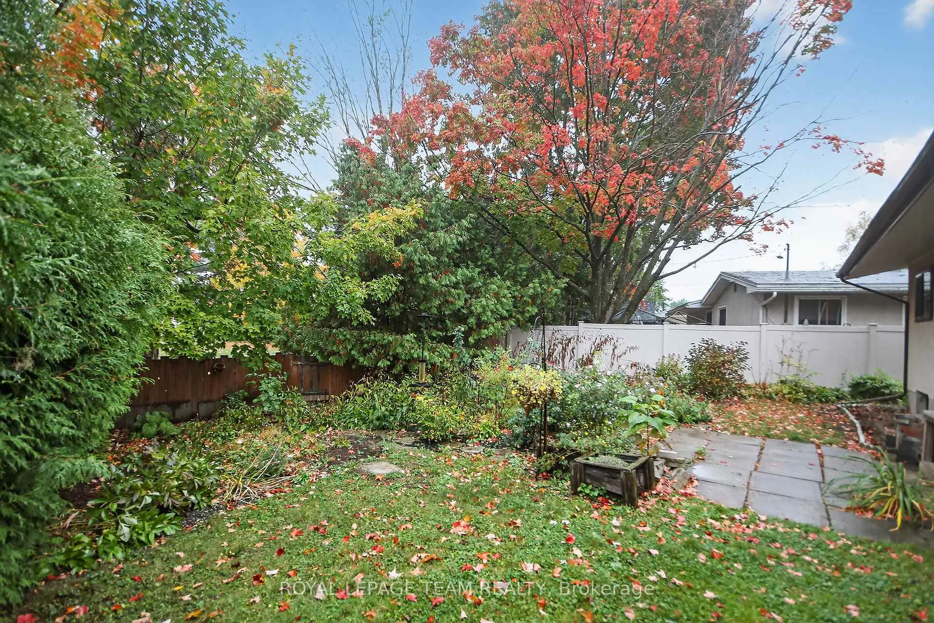 Photo 28 of 46 Quinpool Crescent, Ottawa, Arbeatha Park — HOMEH