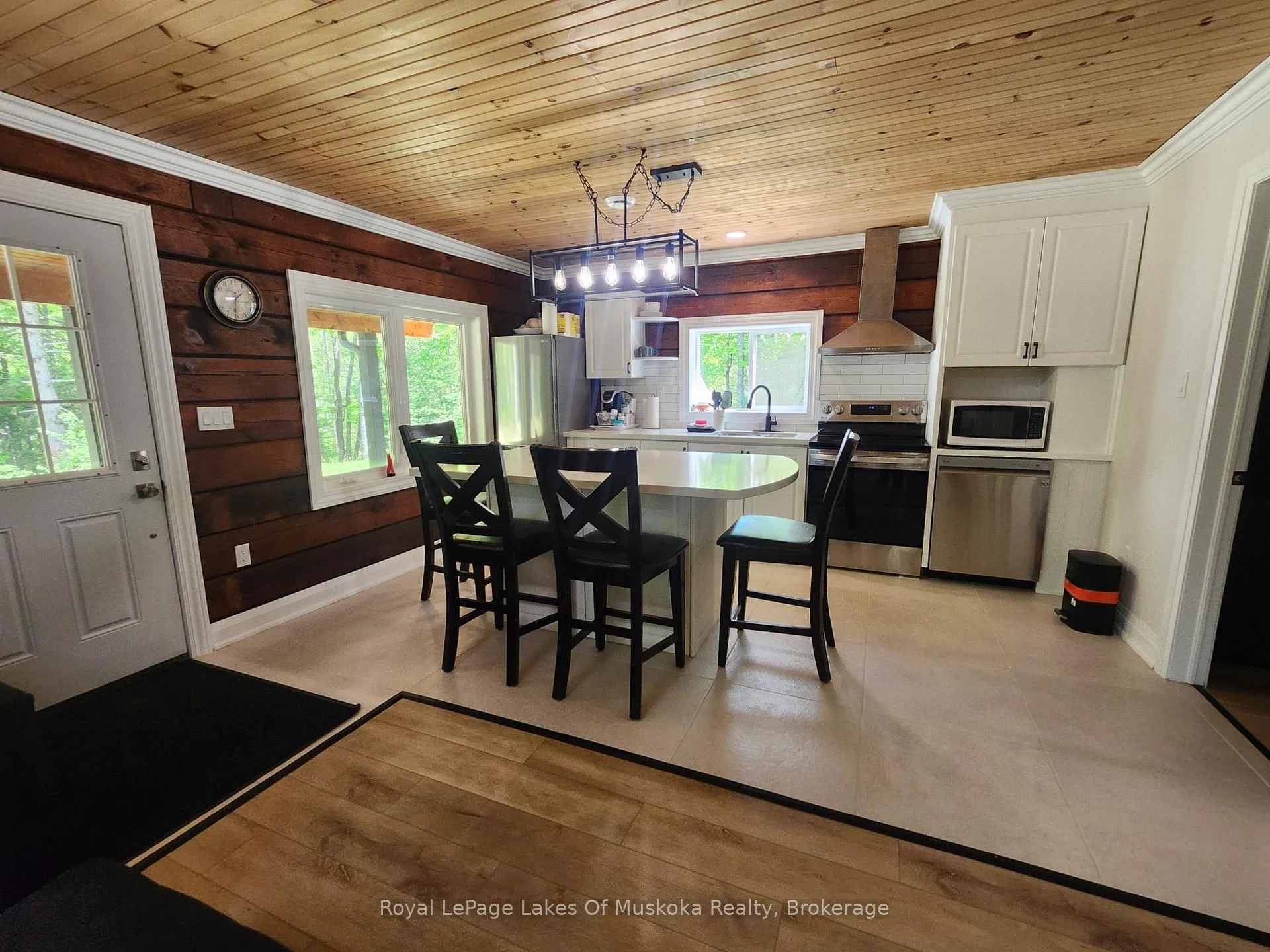 Photo of 3997 Chetwynd Road