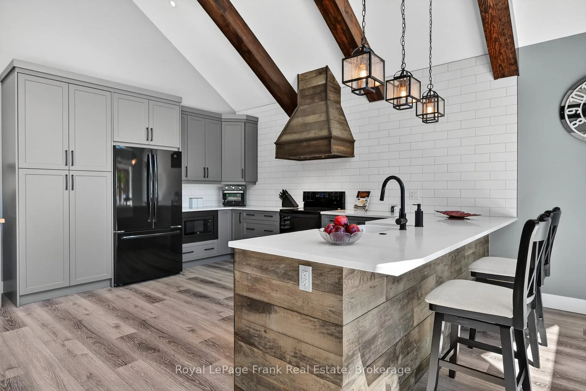 Photo 11 of 210 Lakeshore Drive, Kawartha Lakes, Emily — HOMEH