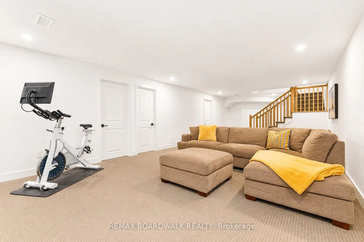 Photo 41 of 52 Big Dipper Street, Ottawa, Riverside South/Gloucester Glen — HOMEH