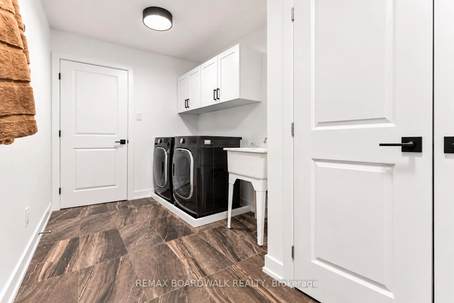 Photo 47 of 52 Big Dipper Street, Ottawa, Riverside South/Gloucester Glen — HOMEH