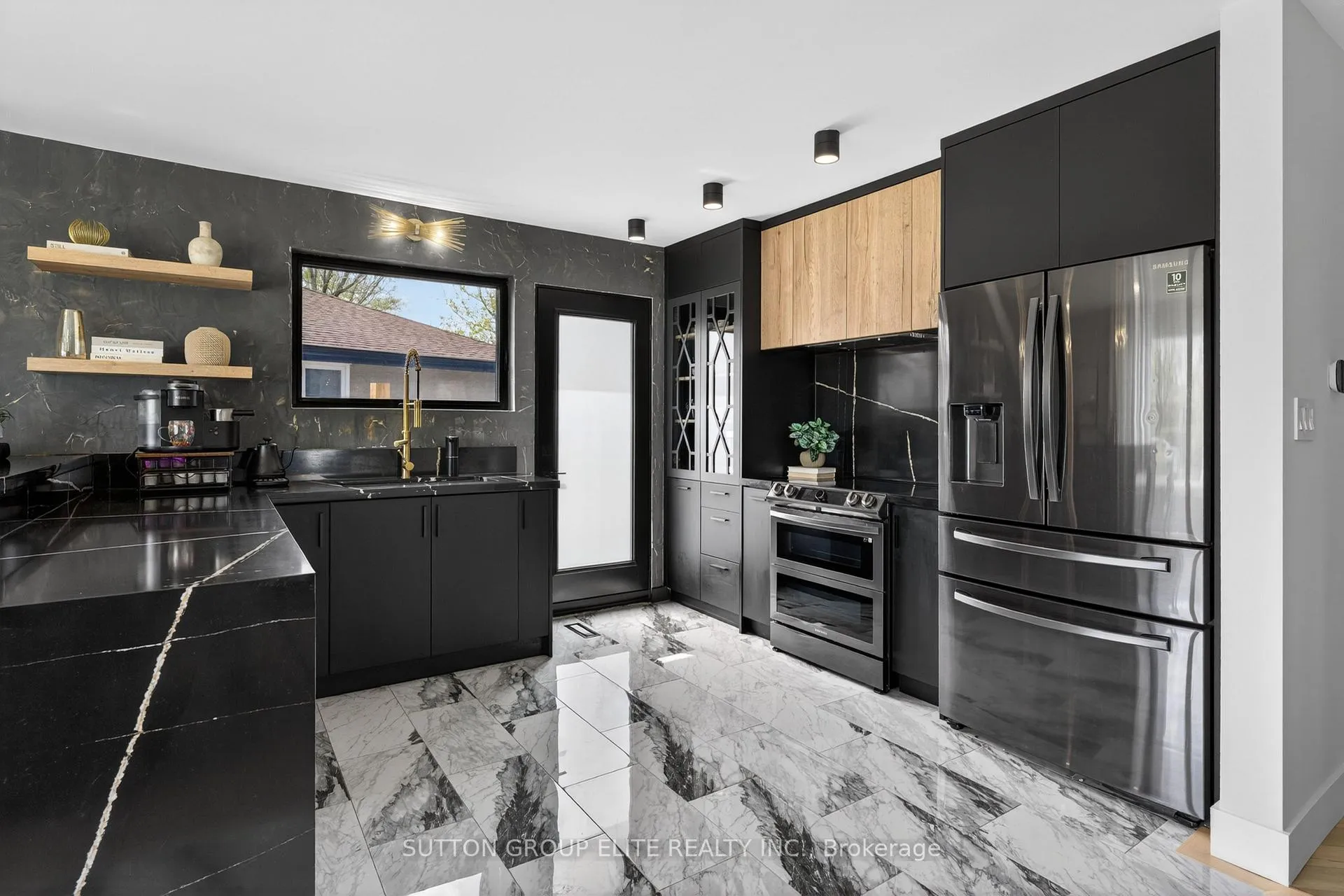 Photo 5 of 19 Hardwick Court, Etobicoke, Eringate-Centennial-West Deane — HOMEH